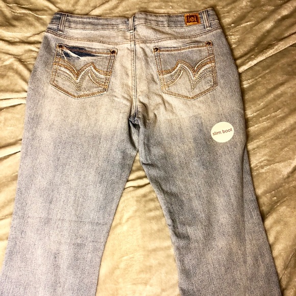 Denim - Nwot!💥Slim boot cut jeans